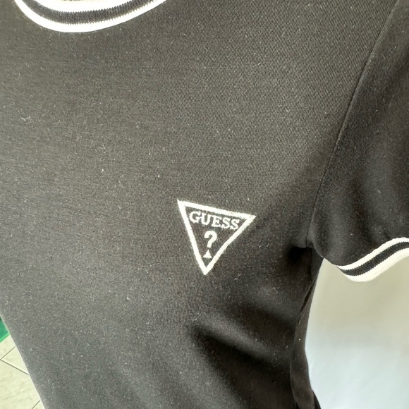 Guess black Tshirt - Picture 3 of 6